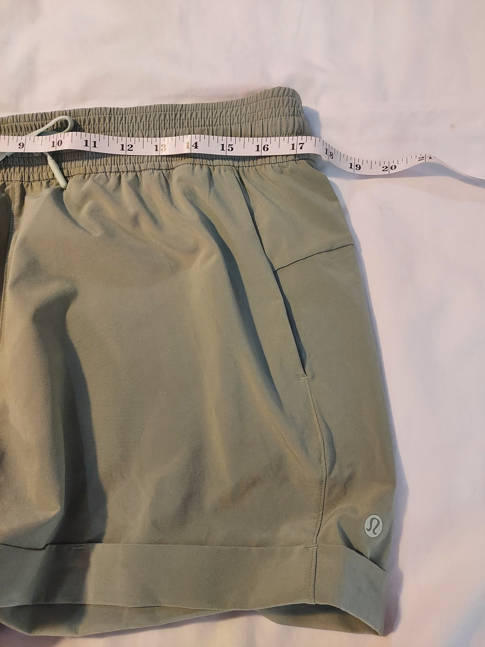 Lululemon Spring Break Away Shorts *4-Way Stretch 3" - Sea Moss / Juniper - 12 - Picture 5 of 8